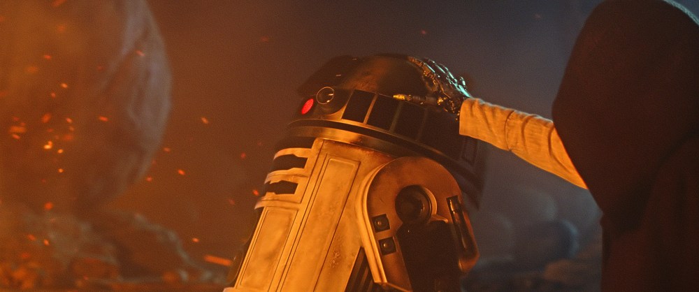 luke-skywalker-r2-d2-the-force-awakens