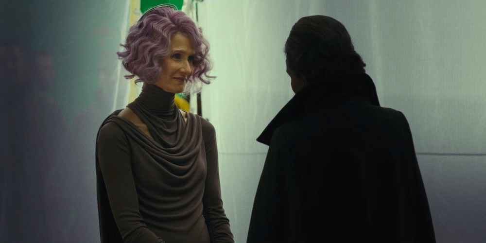 Star-Wars-The-Last-Jedi-Laura-Dern-as-Admiral-Holdo-and-Carrie-Fisher-as-General-Leia-Organa-Behind-the-Scenes